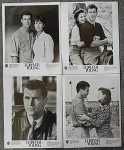 POSTEN VON 4 ORIGINAL PRESSEFOTOS FÜR IMMER JUNG Mel Gibson, Jamie Lee Curtis - Bild 1 von 1