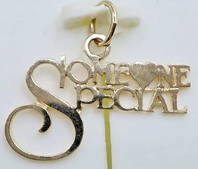 Precioso colgante de oro amarillo de 14k de 1" alguien especial con corazón para la O de 0,67 gramos Foto 1 de 4