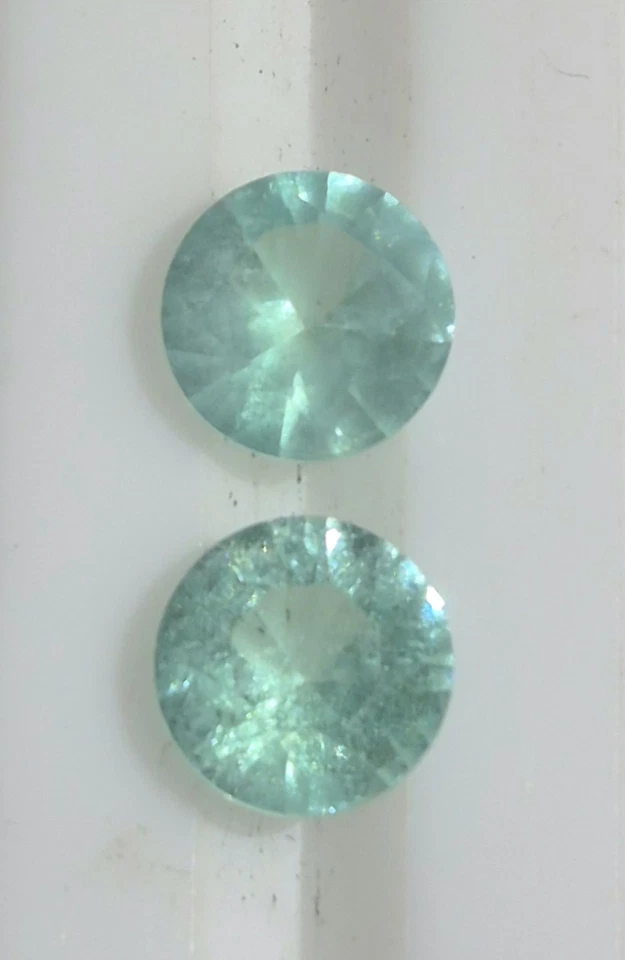 LIGHT PASTEL GREEN EMERALDS PAIR mm5 0.78CT - Image 1 of 4