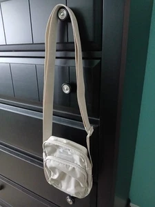 New Under Armour Unisex-Adult Loudon Crossbody Khaki/White One size - Picture 1 of 4