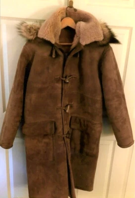 Abrigo largo de cuero forrado en piel de oveja con capucha Neiman Marcus para hombre Foto 1 de 4