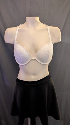 Sujetador espalda cruzada de encaje blanco Foto 1 de 3