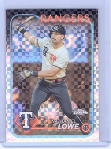 2024 Topps Chrome #252 Nathaniel Lowe X-Fractors - Foto 1 di 2