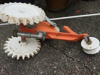 Aspersor de césped para caminar tractor manguera de viaje Thompson de colección bonito Foto 1 de 4