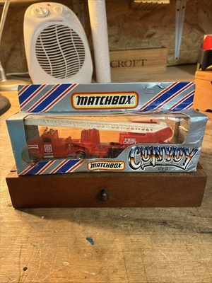 MATCHBOX CONVOY CY 13 FIRE ENGINE CAMION DE POMPIERS - Image 1 of 4