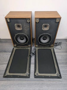 Vintage Sanyo 2-Way Bookshelf Speakers Pair – Wood Veneer 4Ω Retro Hi-Fi - Picture 1 of 13