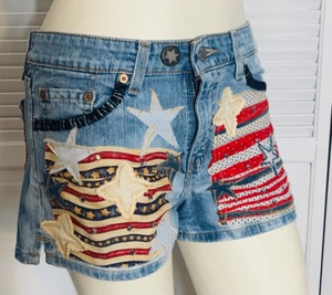 Vintage Y2K Levi’s Custom Patchwork Shorts Size 9 - Picture 1 of 16