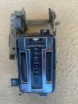 Unidad de control de clima de aire acondicionado calefacción aire acondicionado Chevrolet C3 Corvette 72-76 OEM Foto 1 de 4