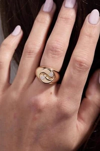 14k Gold Yin Yang Signet Ring For Women's With 0.06ct Lab Grown Diamonds - Picture 1 of 8