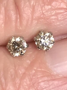 PLATINUM 0.70CT BRILLIANT CUT DIAMOND STUDS 1.06G With 18CT Gold Halo Setting - Picture 1 of 17
