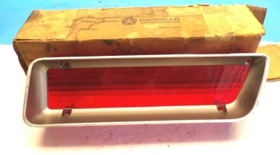 Lente y junta trasera izquierda izquierda izquierda Plymouth Satellite 1973 4 puertas 3620783 NOS Mopar Foto 1 de 4