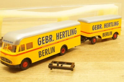 HO 1:87 Brekina 5715 Mercedes Benz MB LP 322 Mobilificio " GEBR: HERTLING " OVP - Immagine 1 di 4