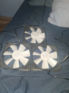NZXT F120 RGB 120mm Case Fan - Black (3-Pack) - Afbeelding 1 van 2
