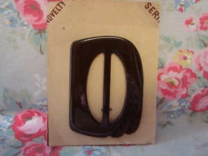 Vintage französische braune Kunststoffschnalle - geschwungene Seite - graviertes Muster - Bild 1 von 1