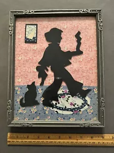 NIÑA SOSTENIENDO VELA Y GATO TELA CALICÓ FIELTRO ARTE POPULAR SILUETA MADERA ENMARCADA - Imagen 1 de 7
