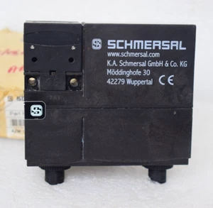 SCHMERSAL AZM 170ST-12/11ZRKA SICHERHEITSKOMPONENTE 24VAC/DC - Bild 1 von 1