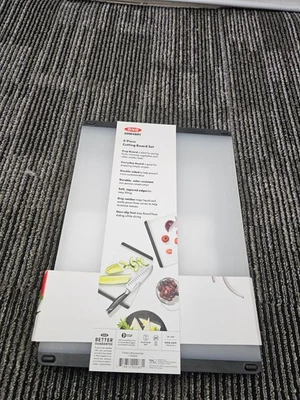 (CANTIDAD 2) OXO Good Grips Conjunto de tabla de cortar de polipropileno blanco Foto 1 de 4