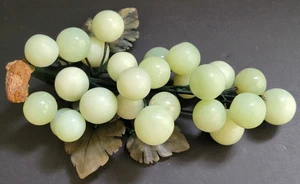 VINTAGE 8" JADE ALABASTER MABEL GRÜNE TRAUBEN CLUSTER BLÄTTER HOLZSTIEL - Bild 1 von 8