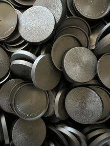100 Round 40mm Bases For Warhammer 40,000, Age of Sigmar and many other GW games - Picture 1 of 1
