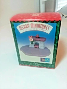 Piglet #1 of 4 Christmas at Pooh's House Hallmark Merry Miniatures 1999 VINTAGE - Picture 1 of 4