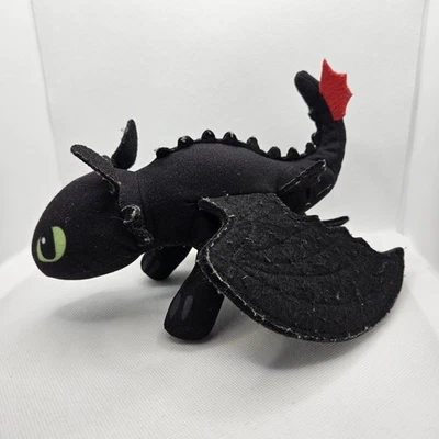 Pelúcia de pelúcia Toothless How to Train Your Dragon 5 polegadas de altura 8 polegadas de comprimento  - Imagem 1 de 4