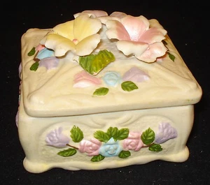 Vintage Ceramic Jewelry 3D Floral Box - Picture 1 of 5