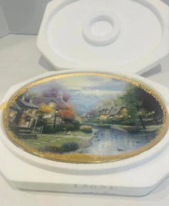 Thomas Kinkade Lamplight Village "Lamplight Brooke" Ovalado Coleccionista NUEVO 11804A - Imagen 1 de 7