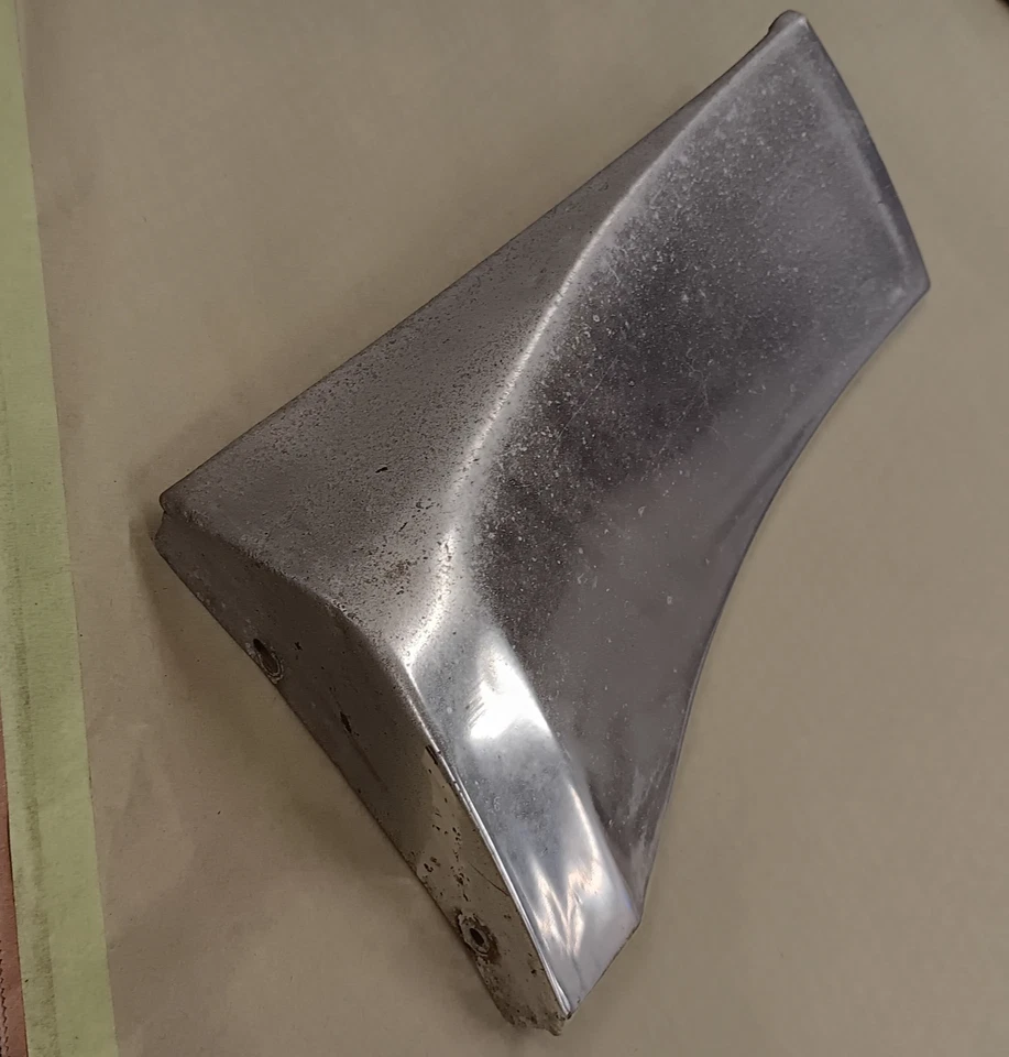 Chevrolet El Camino GMC Sprint 1973-77 derecha fabricante de equipos originales guardabarros usado moldura inferior Foto 1 de 4