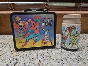 Termo lonchera metálica vintage 1976 Aladdin EE. UU. Marvel Comics Super Heroes - Imagen 1 de 14