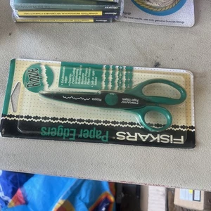 Fiskars Paper Edgers Crafting Scissors RIPPLE Pattern Left or Right Handed 9204 - Picture 1 of 2