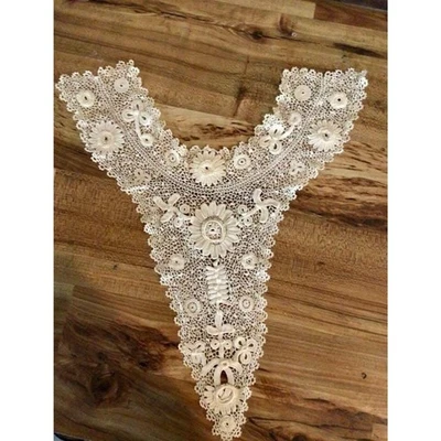 Antiguo inserto de collar de yugo de encaje de ganchillo irlandés, victoriano, eduardiano hecho a mano  Foto 1 de 4