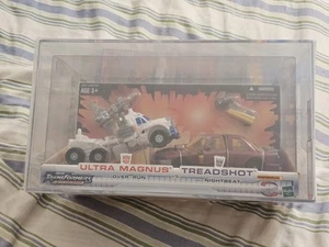 Hasbro Transformers Universe Ultra Magnus & Treadshot MISB / AFA 80 - Picture 1 of 3