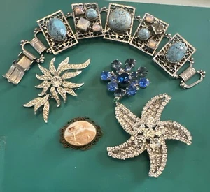 VINTAGE SCHMUCK BROSCHE ARMBAND KONVOLUT (5) REPARATUR ERNTE STRASS NACHLASS WIE BESEHEN - Bild 1 von 3