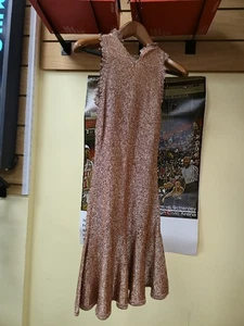 Vestido Alexander McQueen sin mangas ajustado y acampanado, oro rosa talla XS - Imagen 1 de 5