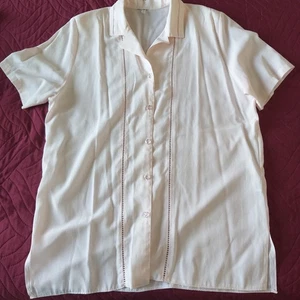 Neuwertige KA-Bluse mit Lochstickerei Gr. 40 - Bild 1 von 3