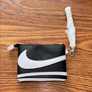 Bracciale Nike Icon Cortez bianco su nero nuovo senza etichette - Foto 1 di 6