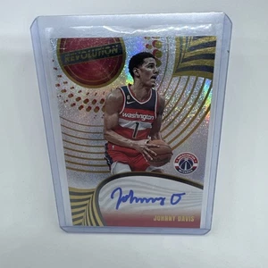 2023-24 Panini Revolution Auto Johnny Davis #A-JDW Auto - Foto 1 di 2