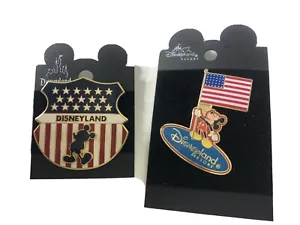 2 prendedores de colección Disneyland American USA bandera Mickey Mouse en alto relieve coleccionista - Imagen 1 de 5