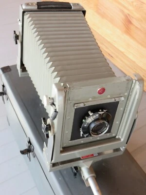 VTG CALUMET 4X5 CAMERA WITH HARD CASE & SCHNEIDER KREUZNACH 1:4.5 150 mm  - Image 1 of 4