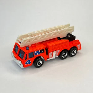 Matchbox MB 18 Oshkosh Fire Engine scala bianca corpo arancione come nuovo - Foto 1 di 7