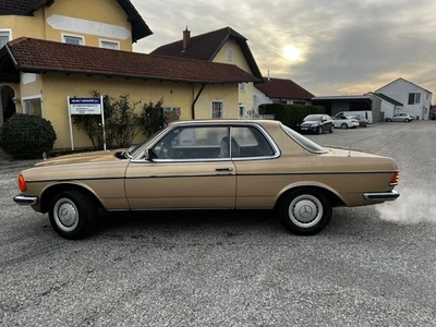 Mercedes Benz 123 C Oldtimer - Bild 1 von 4