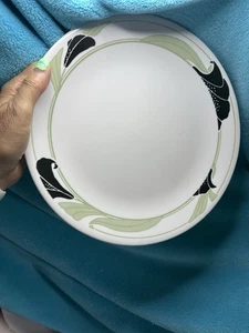 Vintage Corelle BLACK ORCHID DINNER PLATE 10-1/4" Green Ring Leaves Floral Rim - Picture 1 of 3
