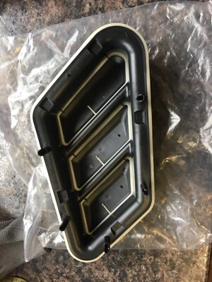 Genuine Peugeot Partner Tepee 207 Left Rear Wing Air Puller Vent 858081 — 第 1/4 张图片
