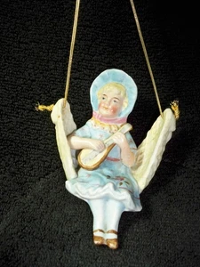 Antica statuina porcellana tedesca Heubach bisque ragazza con banjo in altalena - Foto 1 di 8