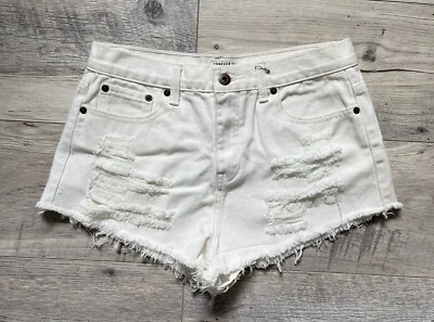 Pantalones Cortos de Jean Forever 21 Destroyed Rasgados Cintura Alta Crema Corte 27 Nuevos con Etiquetas Foto 1 de 4