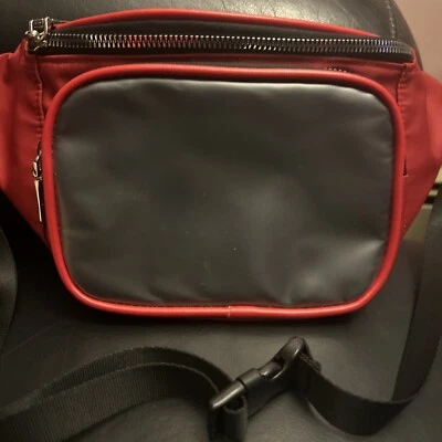 Riñonera de viaje Steve Madden bolsa de cintura grande BPLAZZA SLING DT623630 roja Foto 1 de 4