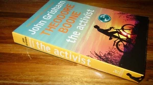 Theodore Boone: El activista ~ John Grisham. Theodore Boone #4 sc ¡NUEVO! en MELB - Imagen 1 de 8