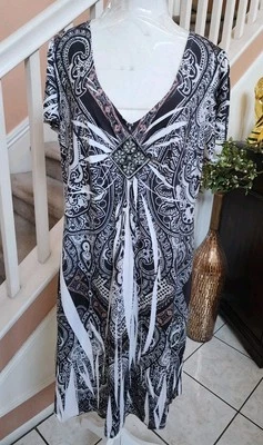 APT. 9 Vestido recto blanco negro cachemir con cuentas cuello en V manga corta talla 2X  Foto 1 de 4