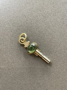 Vintage grüner Saphir oval Cabochon Taschenuhr Schlüssel Anhänger Charm Anhänger Größe 1 - Bild 1 von 4