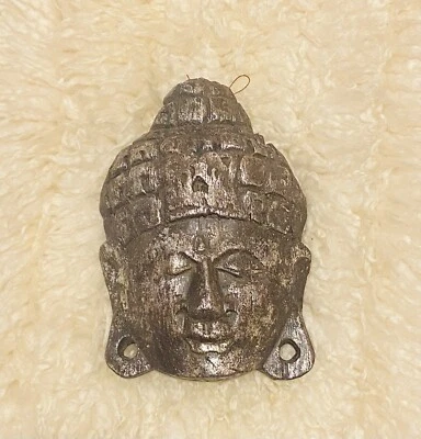 Máscara colgante Buda madera plata gremio y pátina 7”x5 1/4 Foto 1 de 2